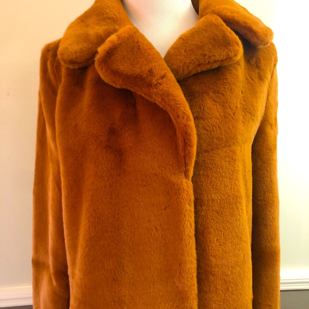 NWT Dolce Cabo Faux Fur coat size Medium